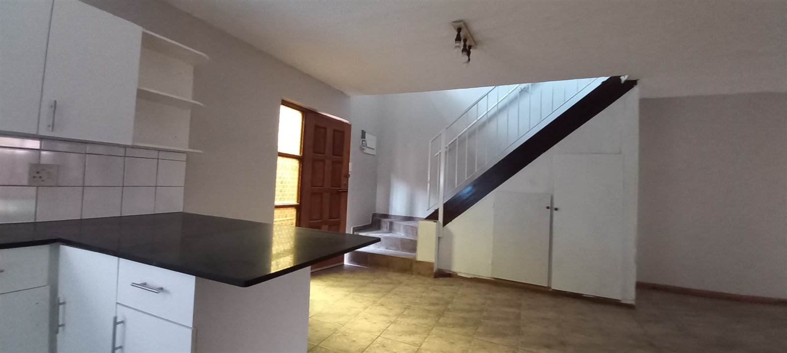 3 Bed Townhouse in Garsfontein photo number 5