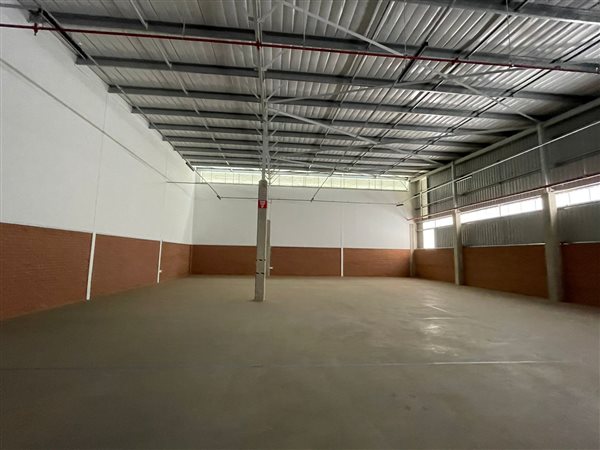 676  m² Industrial space in Clayville