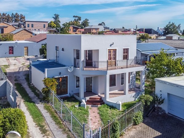 5 Bedroom House 5 Bedroom House