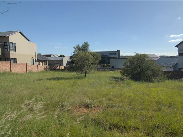 856 m² Land