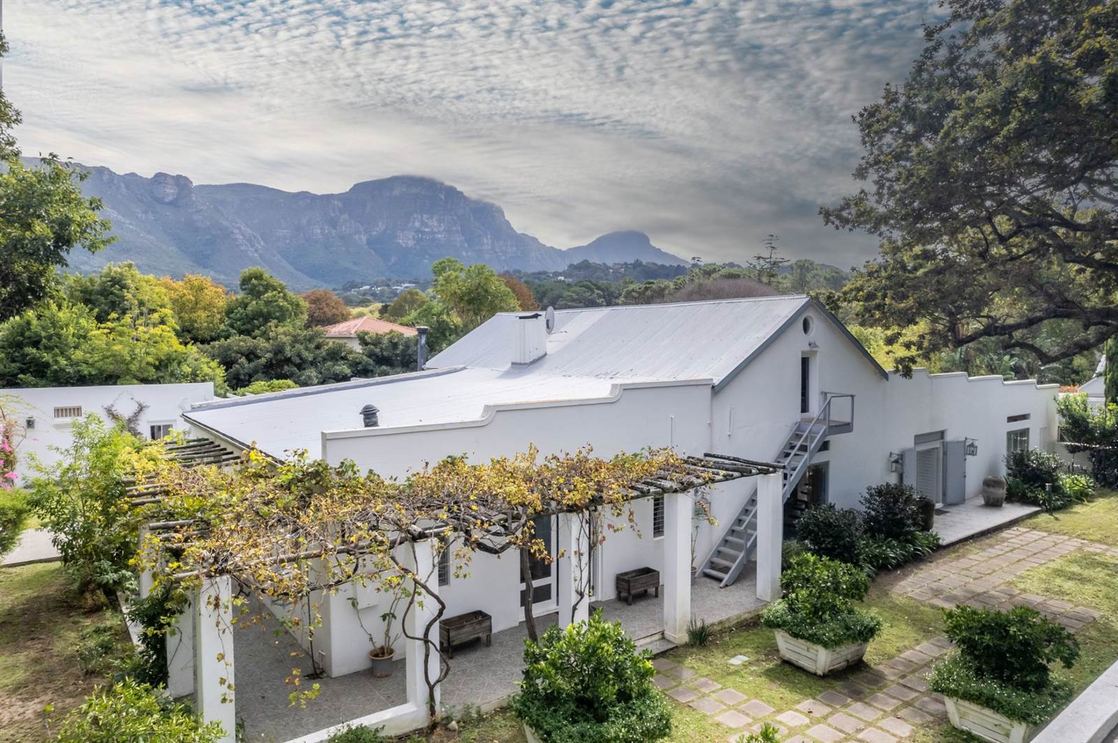 5 Bed House in Constantia Upper  photo number 1
