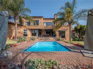 4 Bed House in Ruimsig Country Estate