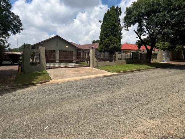 4 Bedroom House 4 Bedroom House