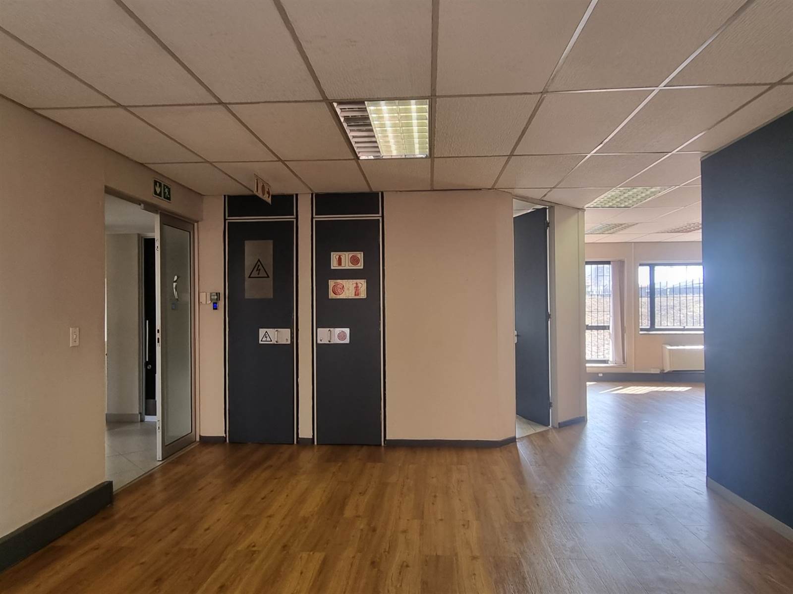242  m² Commercial space in Woodmead photo number 3
