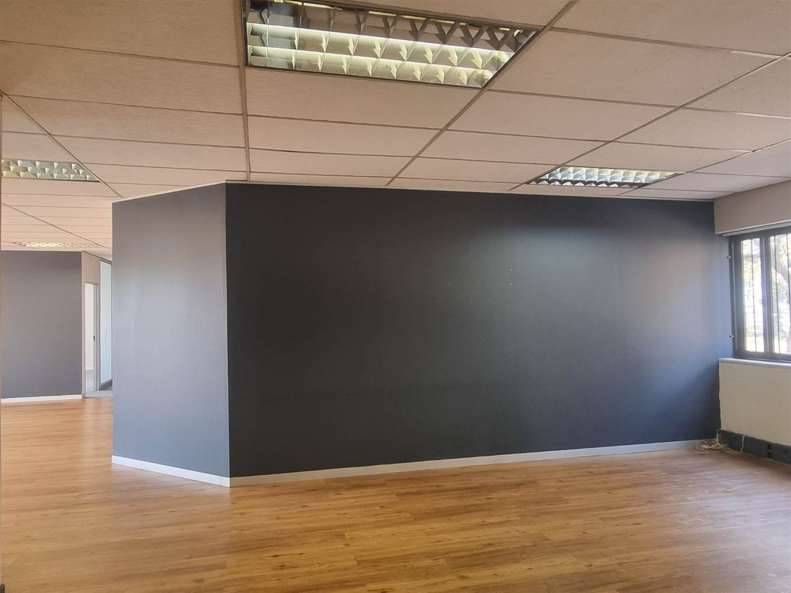 242  m² Commercial space in Woodmead photo number 1