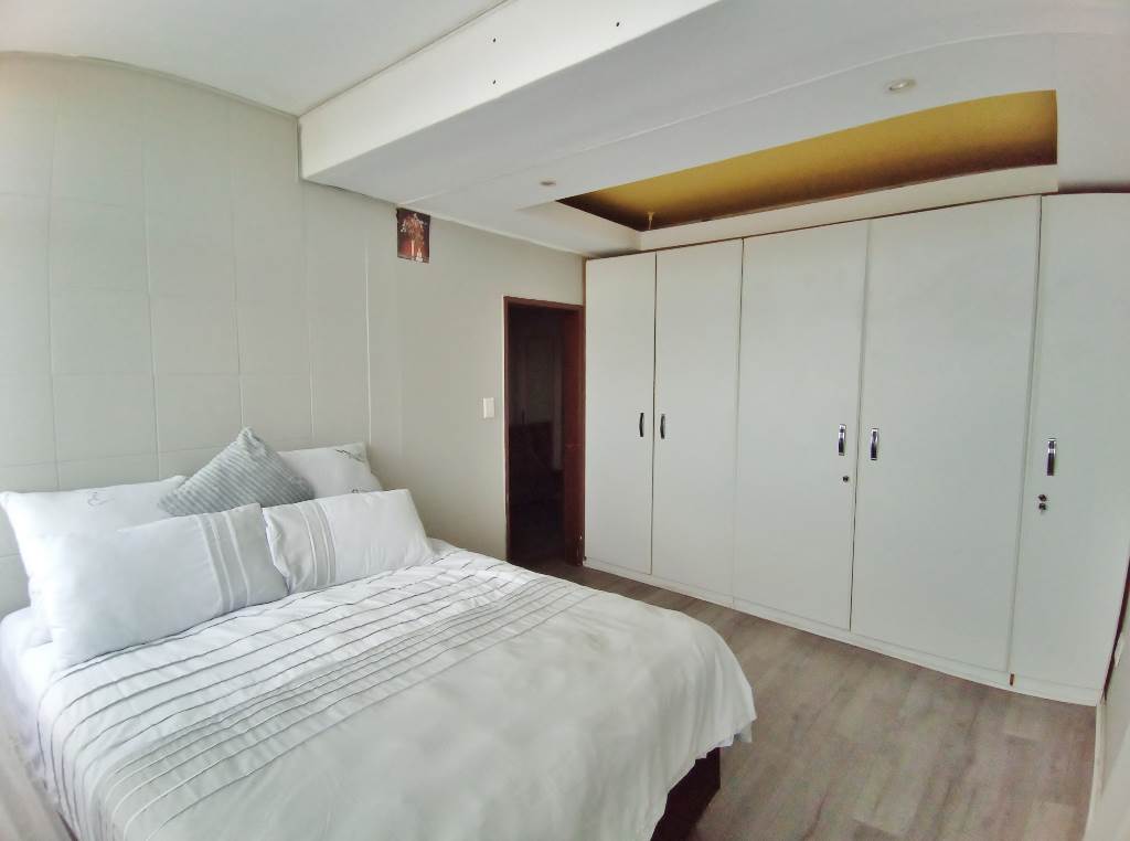 1.5 Bed Apartment in Amanzimtoti photo number 11