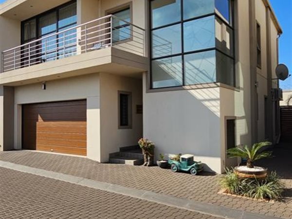3 Bed Townhouse in Lenasia