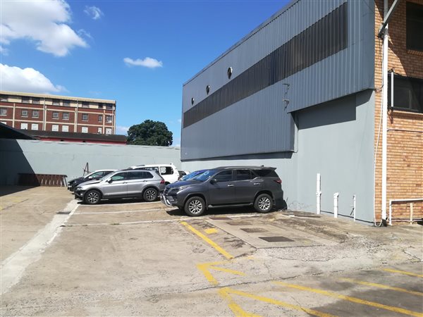 1200  m² Commercial space in Springfield