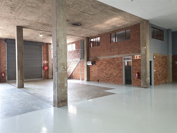 300  m² Industrial space