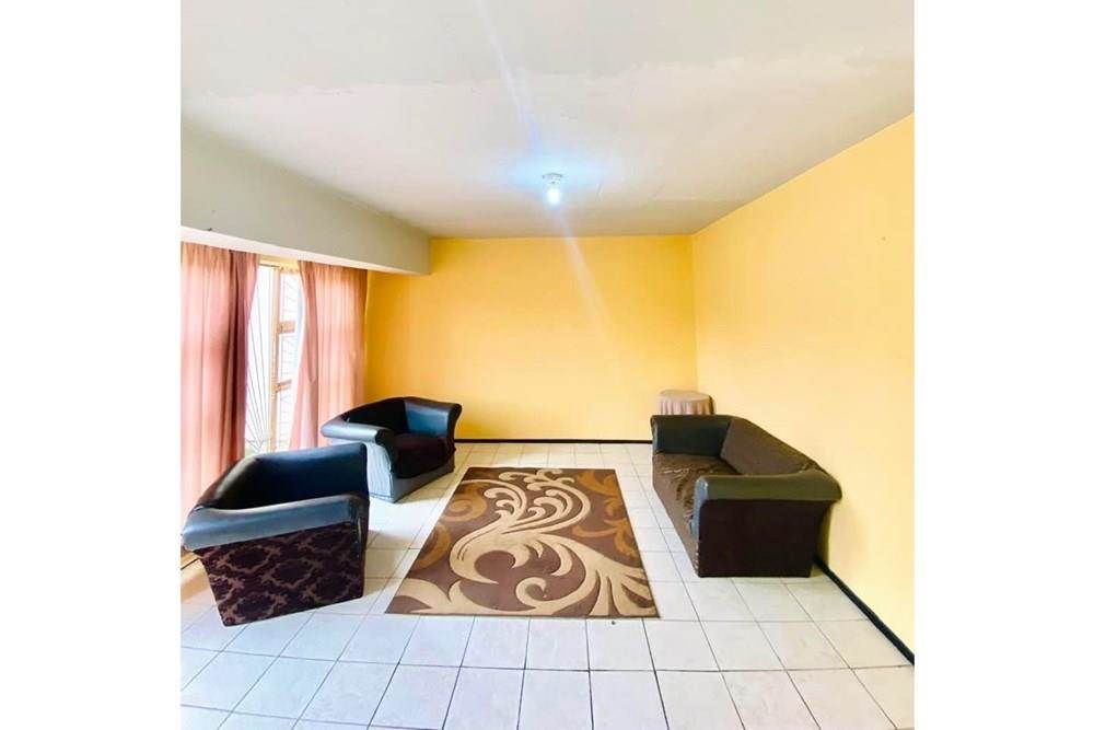 3 Bed Apartment in Bethelsdorp photo number 2