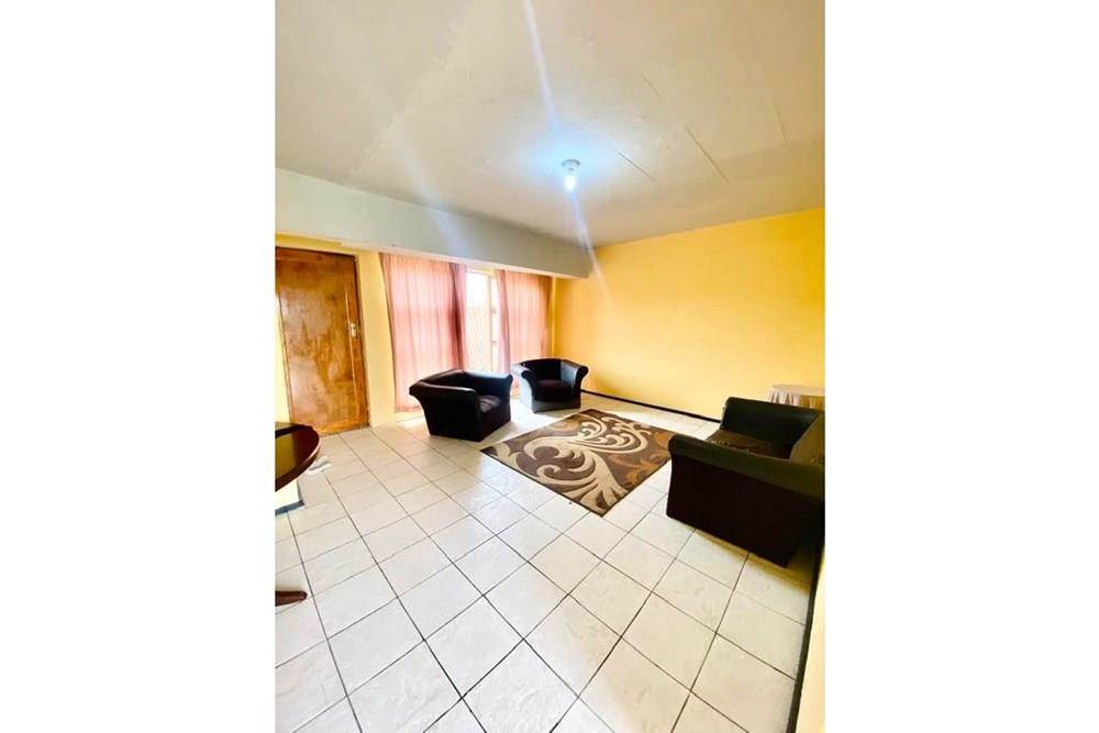 3 Bed Apartment in Bethelsdorp photo number 3
