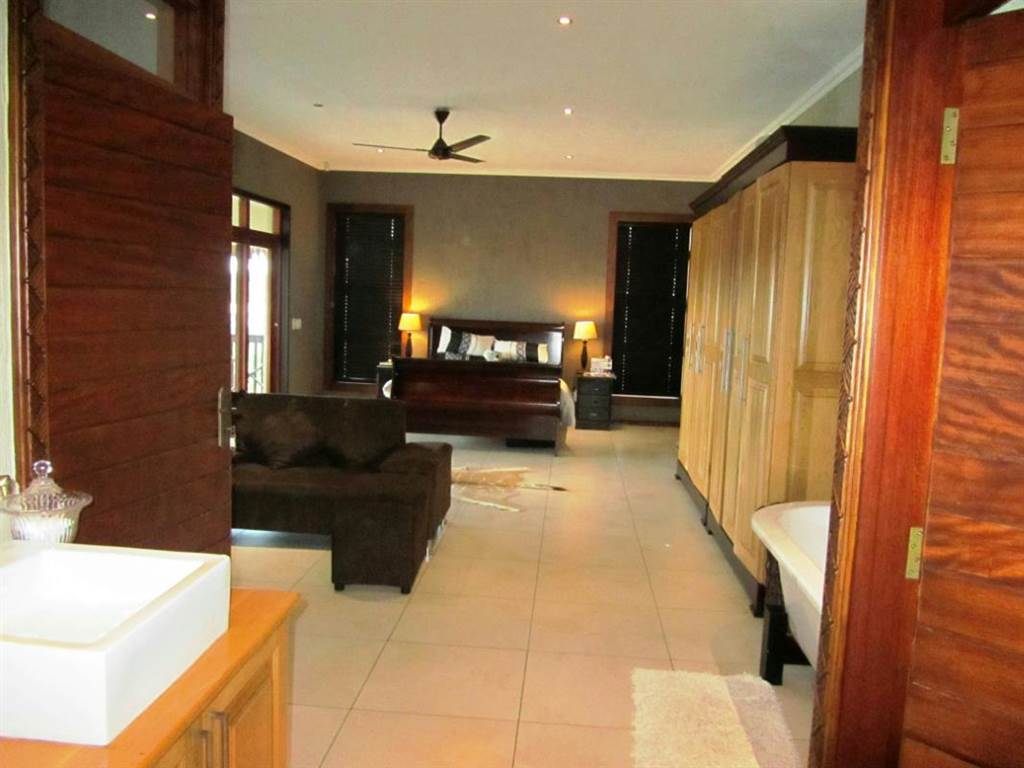4 Bed House in Shelly Beach photo number 4