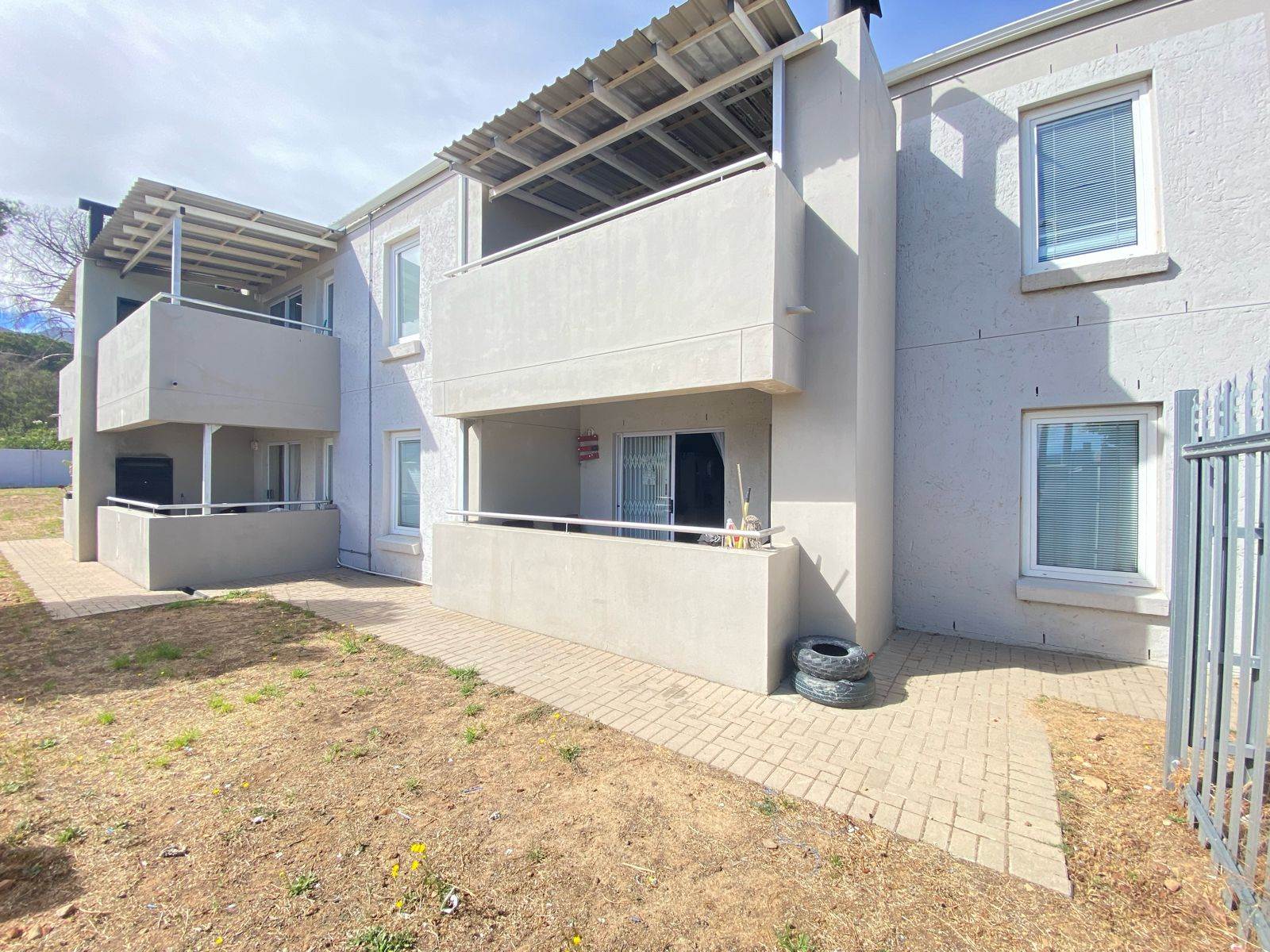 2 Bed Apartment in Paarl Central East photo number 16