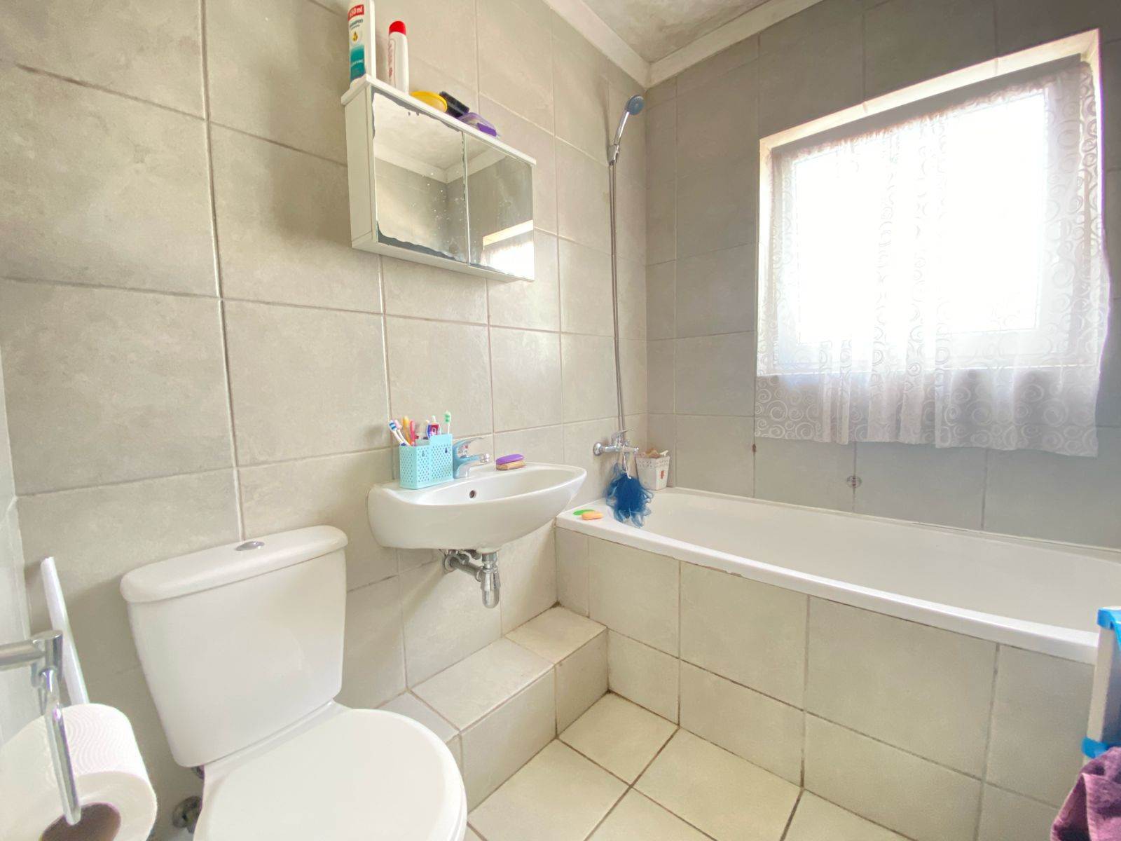 2 Bed Apartment in Paarl Central East photo number 9