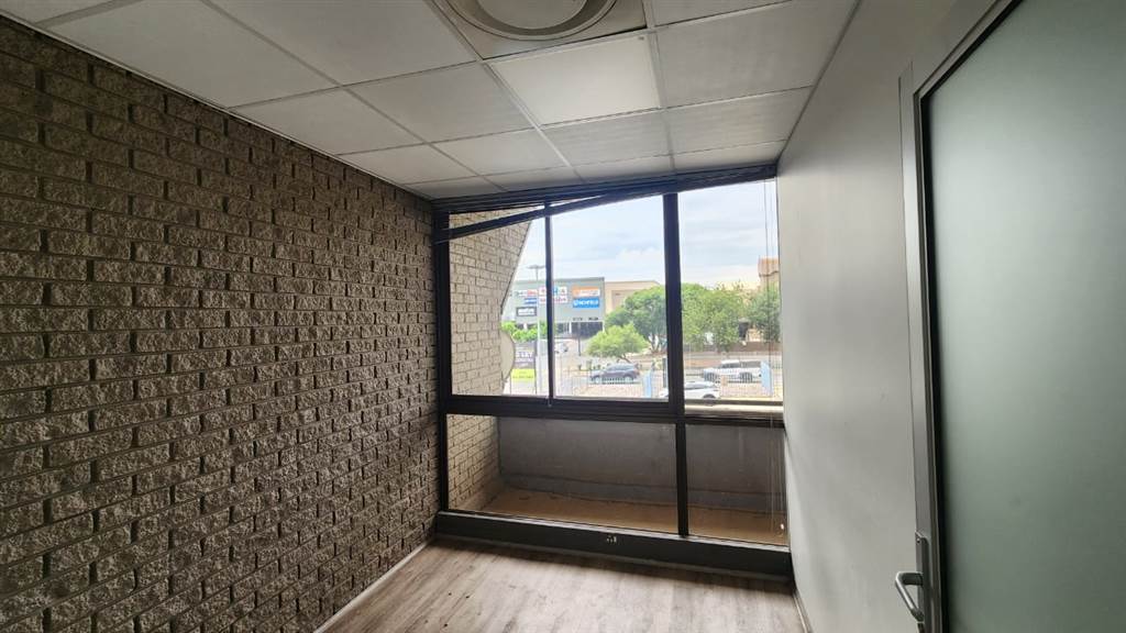 163  m² Commercial space in Centurion CBD photo number 8