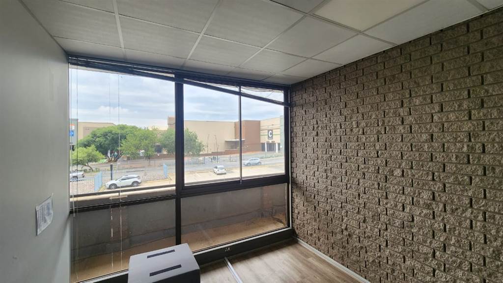 163  m² Commercial space in Centurion CBD photo number 7
