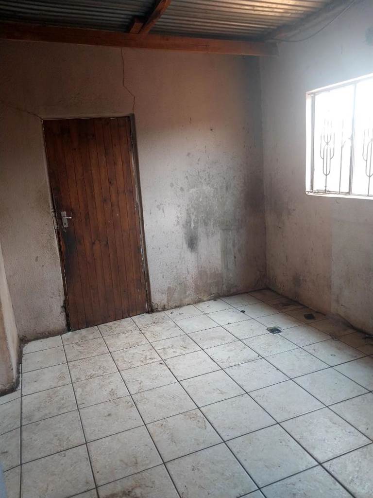 2 Bed House in Katlehong photo number 21