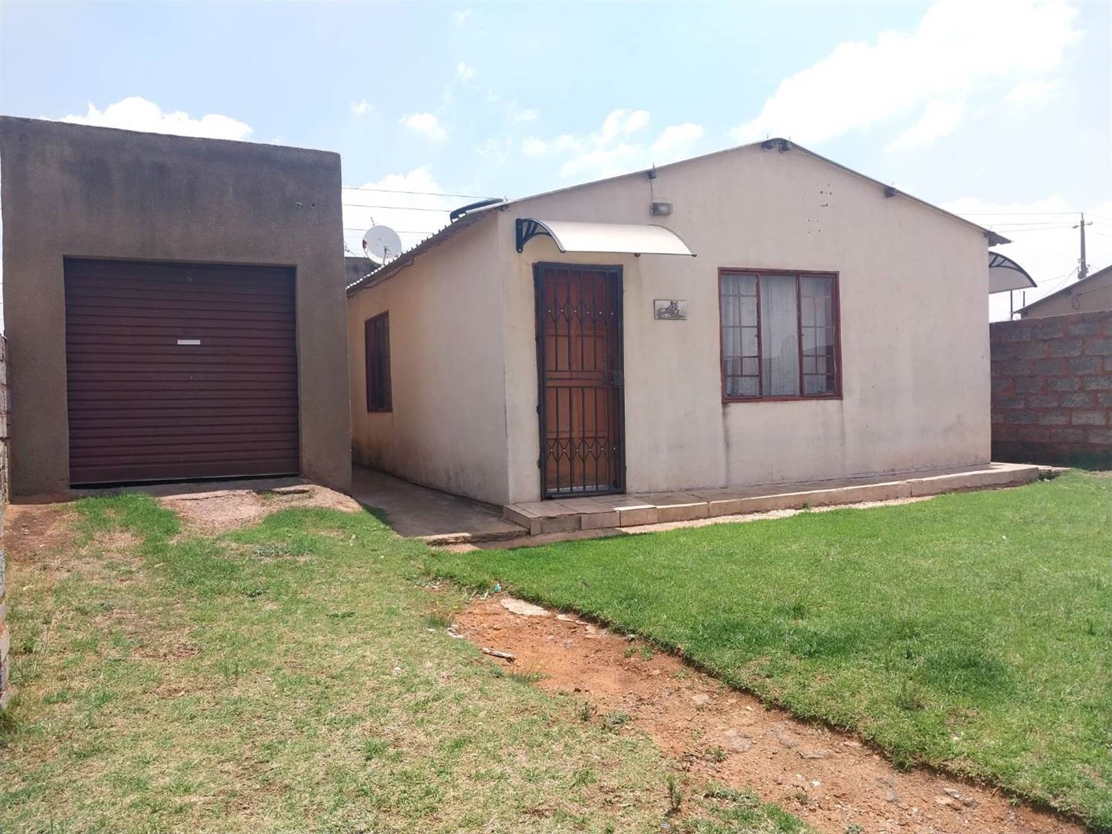 2 Bed House in Katlehong photo number 3