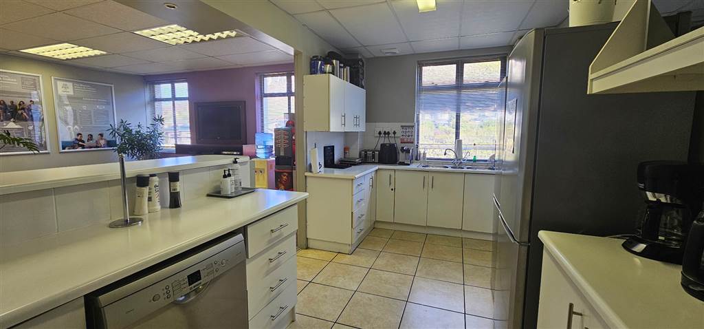 361  m² Office Space in Constantia photo number 23