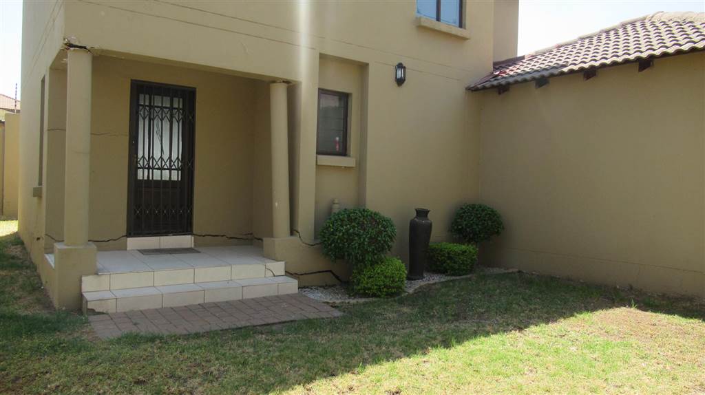 3 Bed House in Witkoppen photo number 6