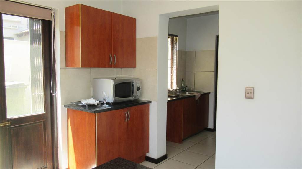 3 Bed House in Witkoppen photo number 11