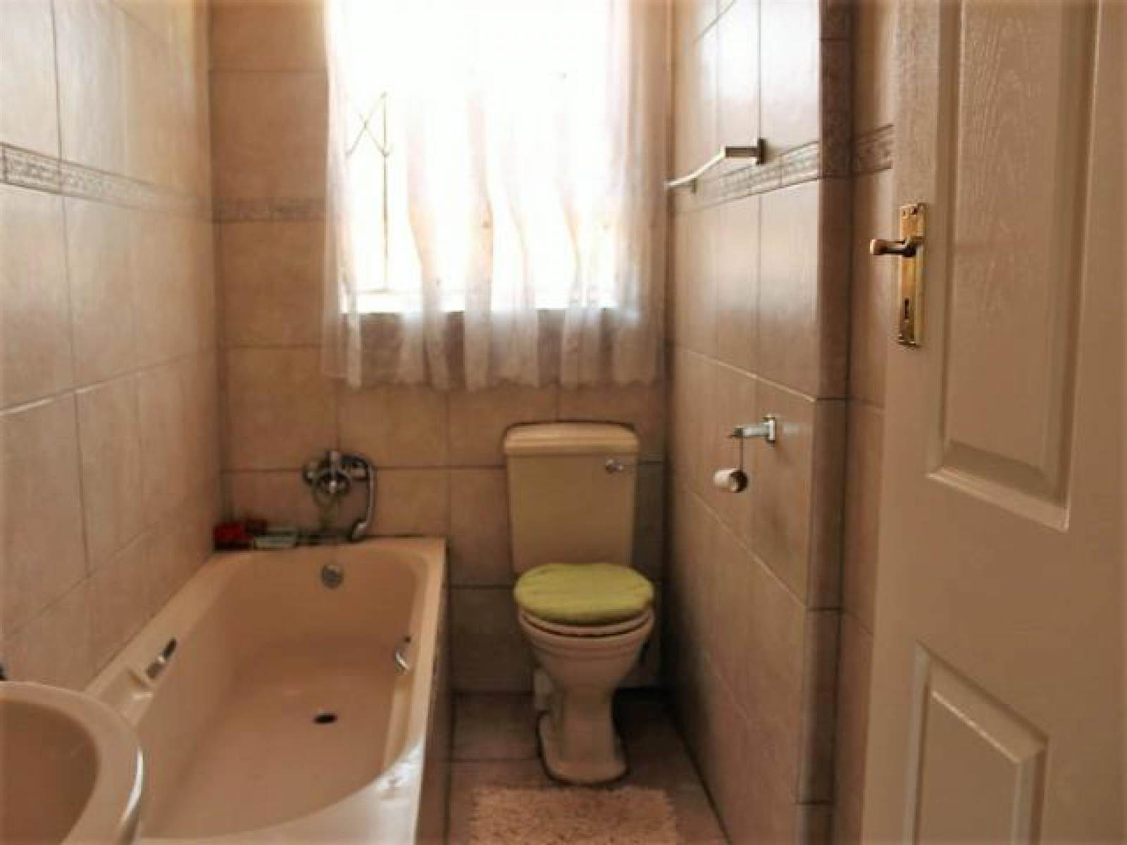 3 Bed House in Windmill Park photo number 10