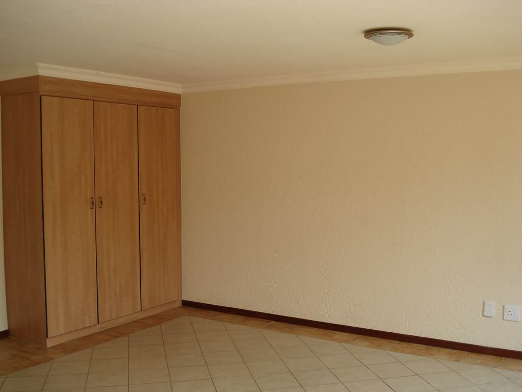 1 Bed Apartment in Hatfield photo number 3