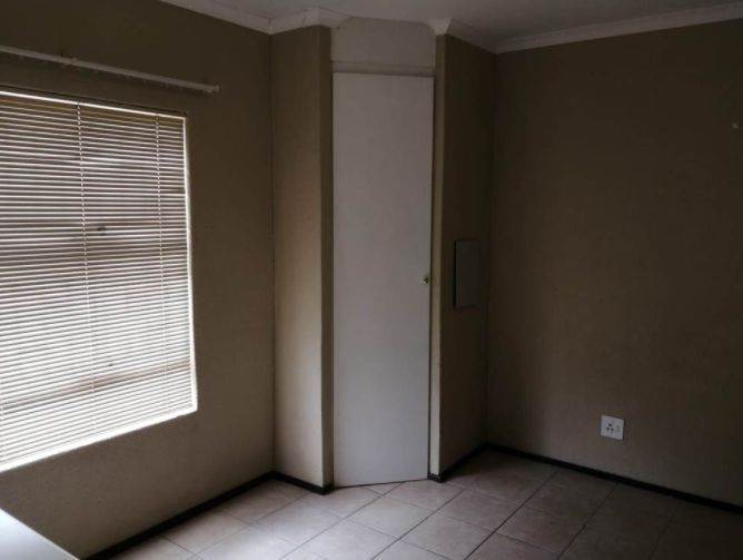 1 Bed Apartment in Kanoniers Park photo number 7
