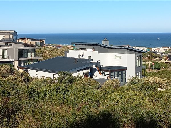 512 m² Land available in Stilbaai