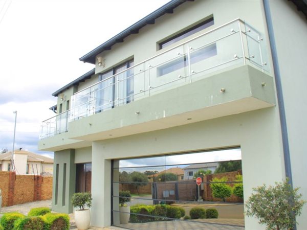 4 Bedroom House 4 Bedroom House