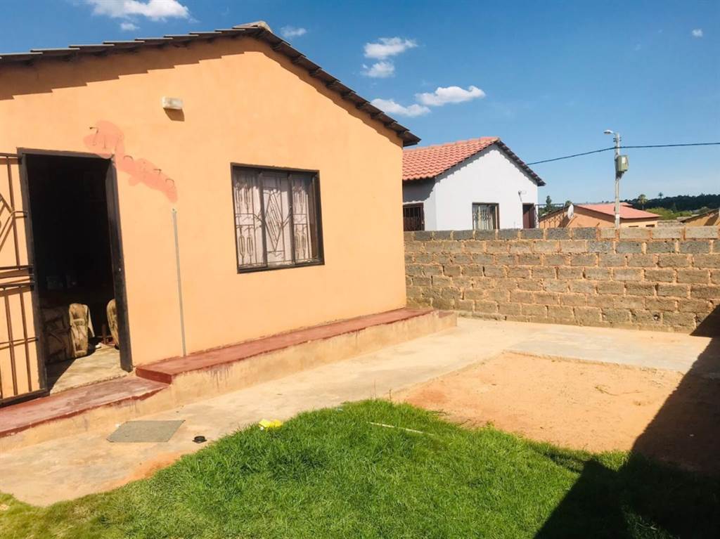 4 Bed House in Tembisa photo number 2