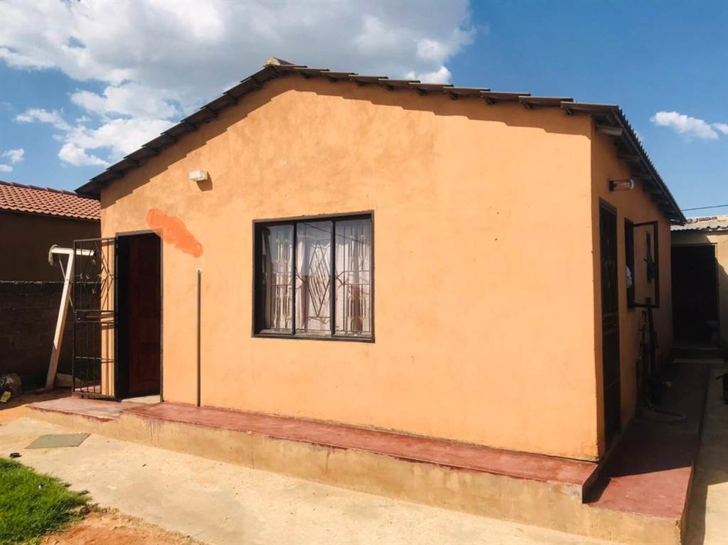 4 Bed House in Tembisa photo number 11