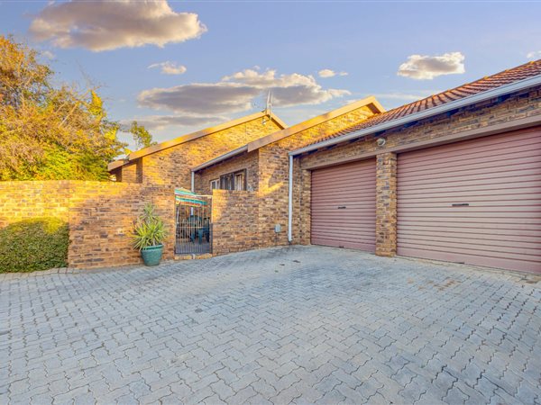 3 Bedroom Townhouse 3 Bedroom Townhouse
