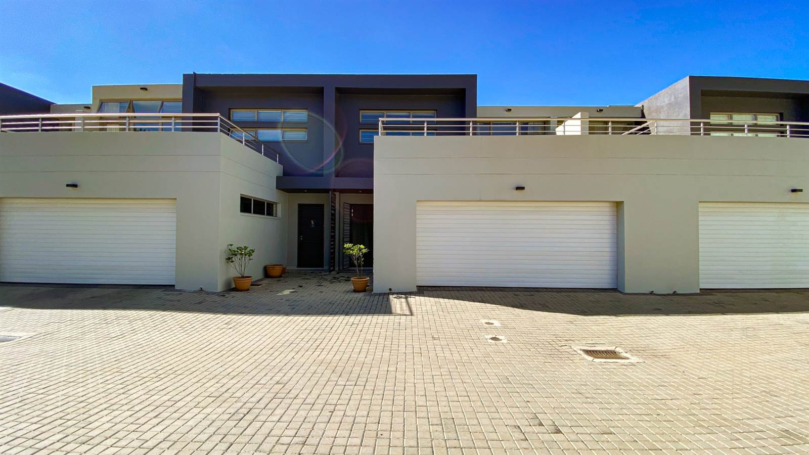 3 Bed Townhouse in Hurlingham photo number 2