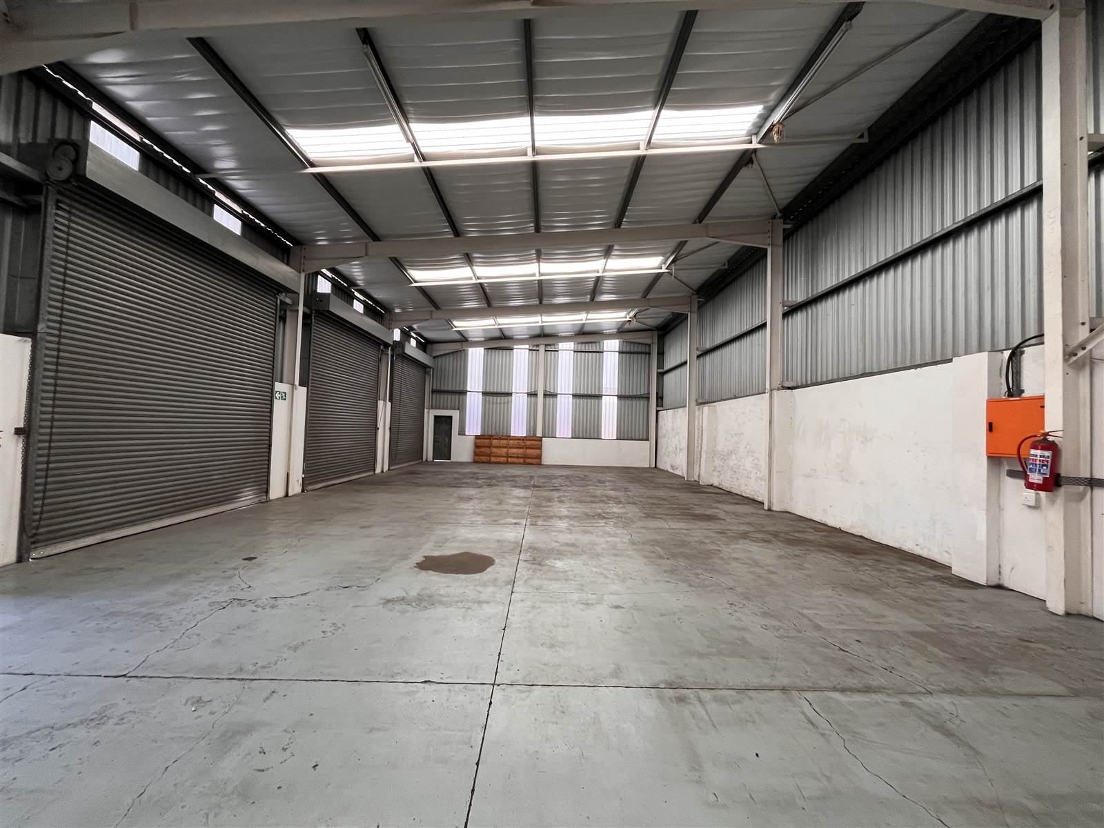 300  m² Industrial space in Neave Industrial photo number 3