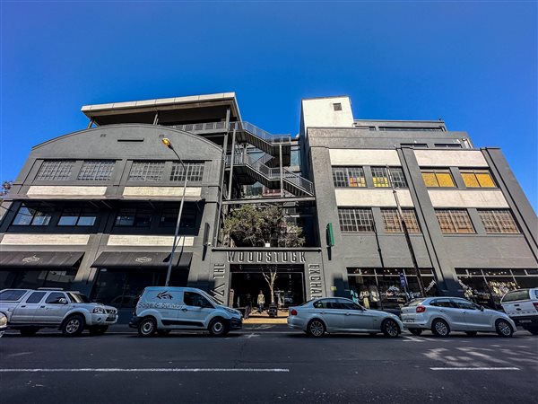 154  m² Commercial space