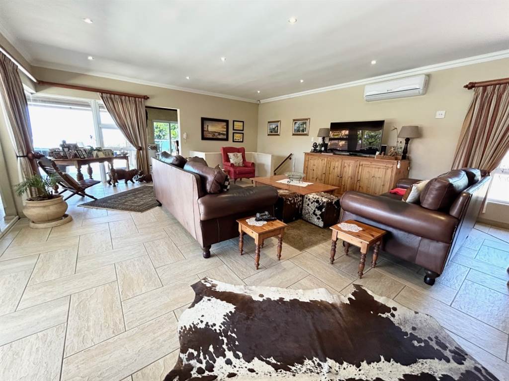 4 Bed House in Ballito photo number 10