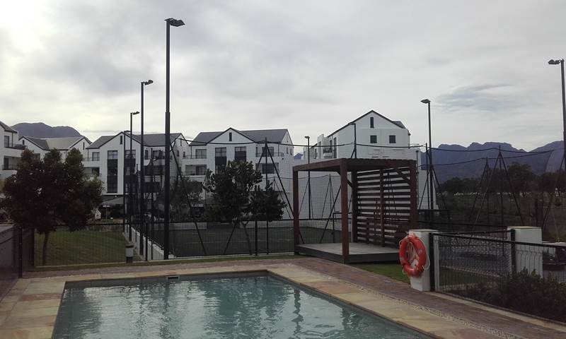 1 Bed Apartment in Somerset West Central photo number 11