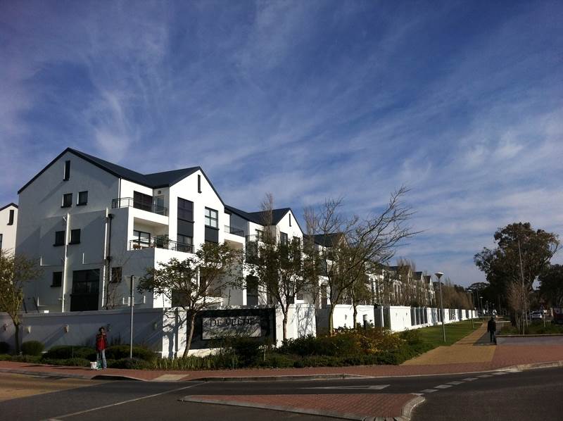 1 Bed Apartment in Somerset West Central photo number 1