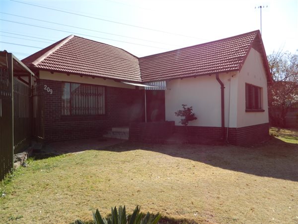 5 Bed House in Mondeor