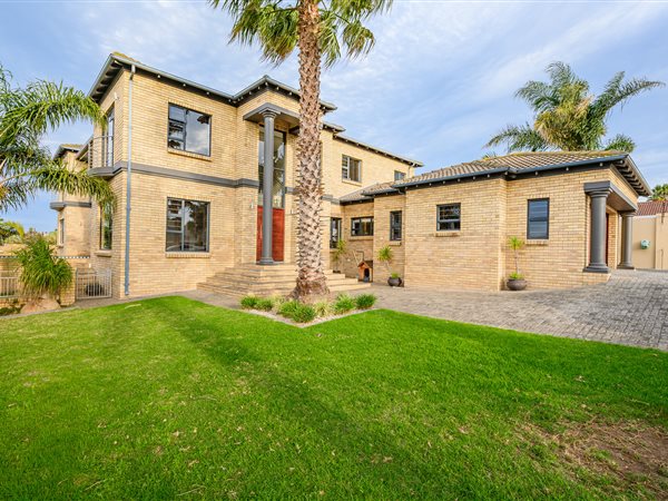 4 Bedroom House 4 Bedroom House