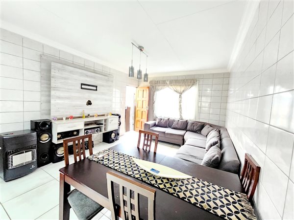 3 Bed Townhouse in Andeon AH