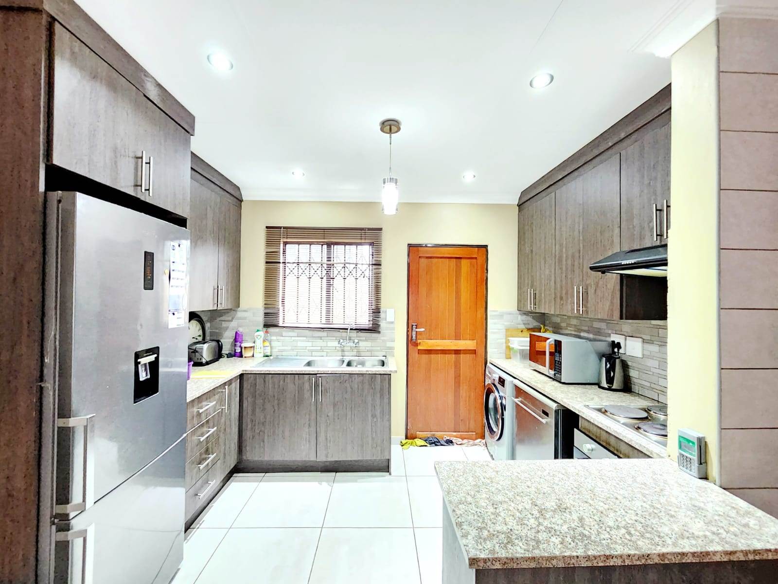 3 Bed Townhouse in Andeon AH photo number 8