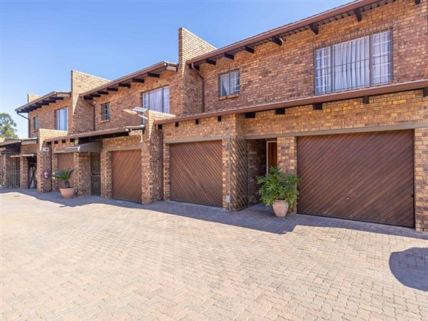 3 Bedroom Townhouse 3 Bedroom Townhouse