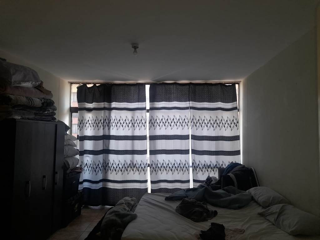1 Bed Apartment in Hillbrow photo number 27