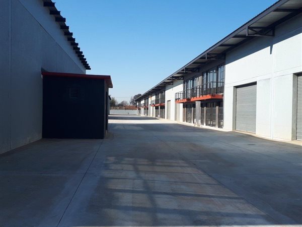 395  m² Commercial space in Pomona