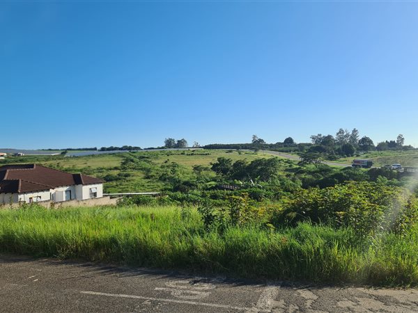 1 099 m² Land