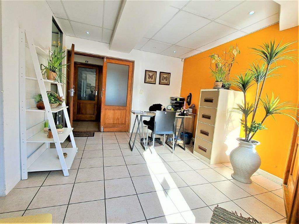 66  m² Commercial space in Knysna Central photo number 3