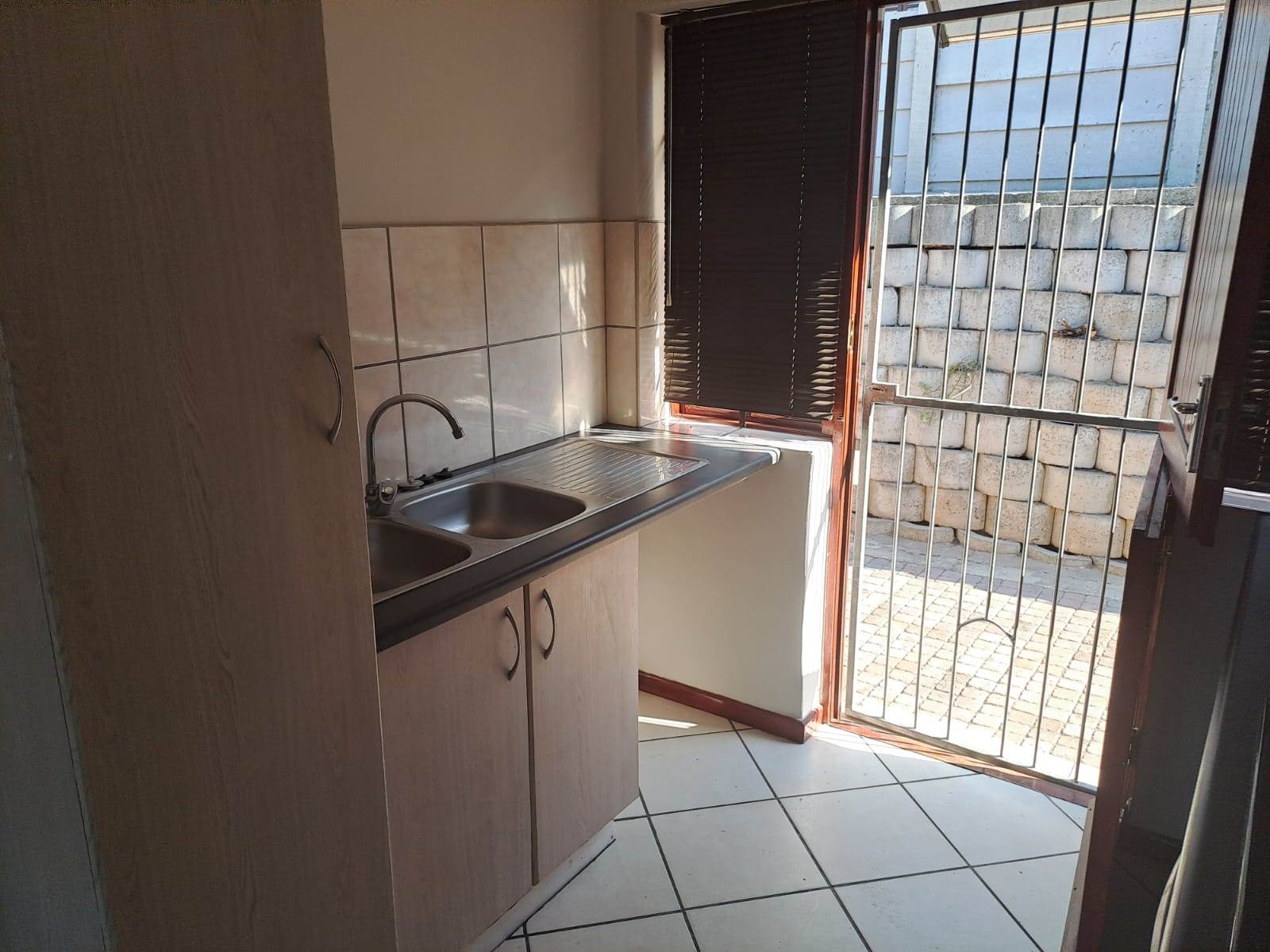 2 Bed Townhouse in Bothasrus photo number 5