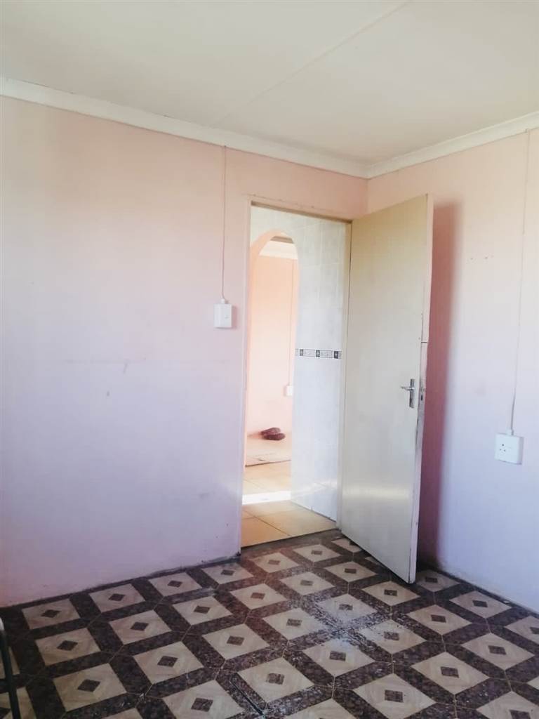 2 Bed House in Bloemfontein photo number 9